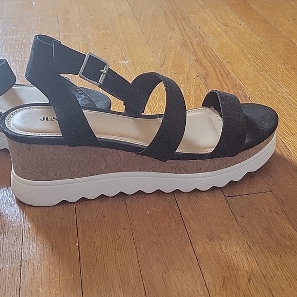 Black strappy Wedge sandala - Picture 2 of 4